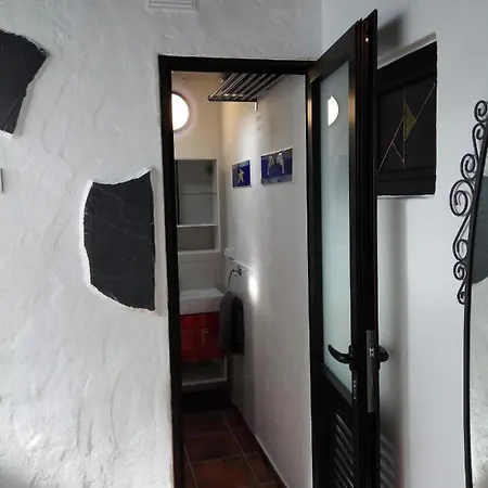 Aloelux !! - Private With Pool , Jacuzzi, Cinema, Massage ,wonderful View, Art Desing