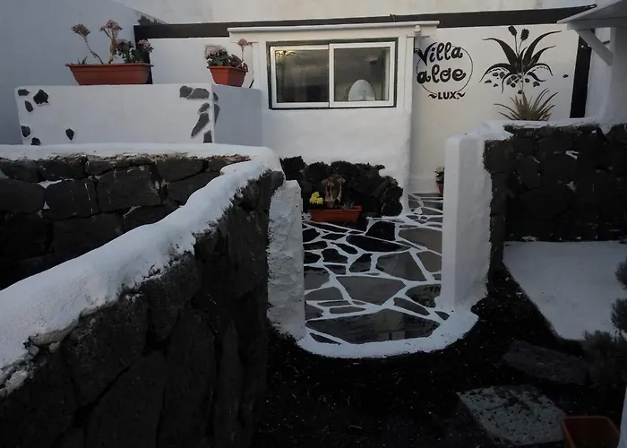 Aloelux !! - Private With Pool , Jacuzzi, Cinema, Massage ,wonderful View, Art Desing