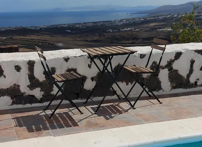 Aloelux !! - Private With Pool , Jacuzzi, Cinema, Massage ,wonderful View, Art Desing Сasa de vacaciones