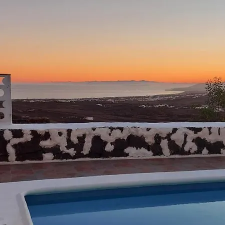 Aloelux !! - Private With Pool , Jacuzzi, Cinema, Massage ,wonderful View, Art Desing Σπίτι διακοπών *