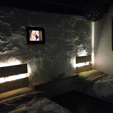 Aloelux !! - Private With Pool , Jacuzzi, Cinema, Massage ,wonderful View, Art Desing *