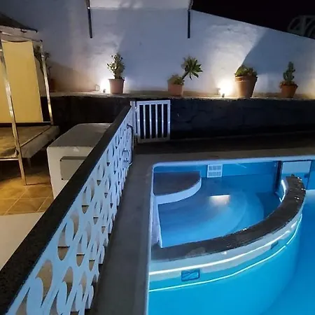 Holiday home Aloelux !! - Private With Pool , Jacuzzi, Cinema, Massage ,wonderful View, Art Desing