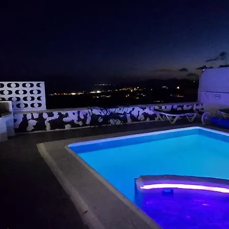 Aloelux !! - Private With Pool , Jacuzzi, Cinema, Massage ,wonderful View, Art Desing *