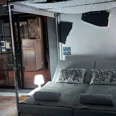 בית נופש Aloelux !! - Private With Pool , Jacuzzi, Cinema, Massage ,wonderful View, Art Desing