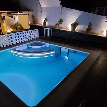 Aloelux !! - Private With Pool , Jacuzzi, Cinema, Massage ,wonderful View, Art Desing