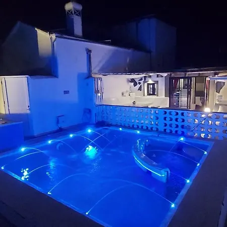 Σπίτι διακοπών Aloelux !! - Private With Pool , Jacuzzi, Cinema, Massage ,wonderful View, Art Desing *