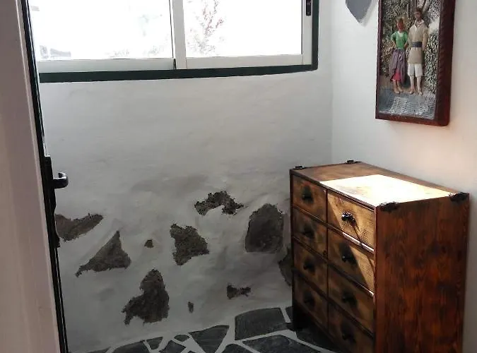 Aloelux !! - Private With Pool , Jacuzzi, Cinema, Massage ,wonderful View, Art Desing Σπίτι διακοπών