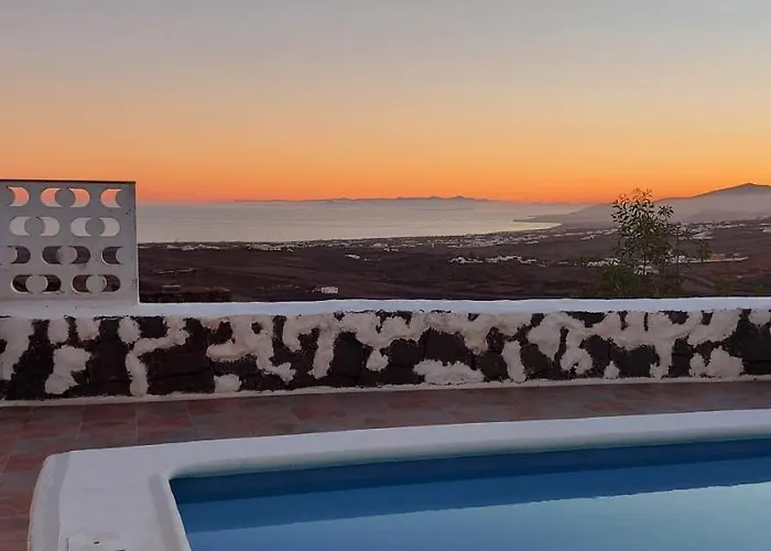 Aloelux !! - Private With Pool , Jacuzzi, Cinema, Massage ,wonderful View, Art Desing Σπίτι διακοπών *