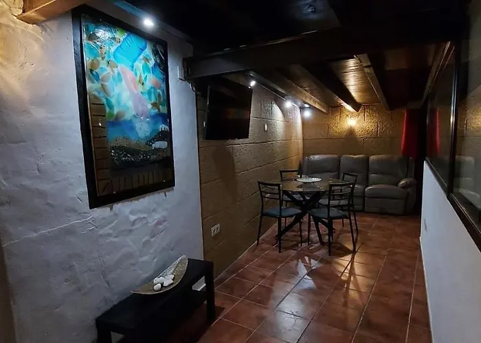 Aloelux !! - Private With Pool , Jacuzzi, Cinema, Massage ,wonderful View, Art Desing *