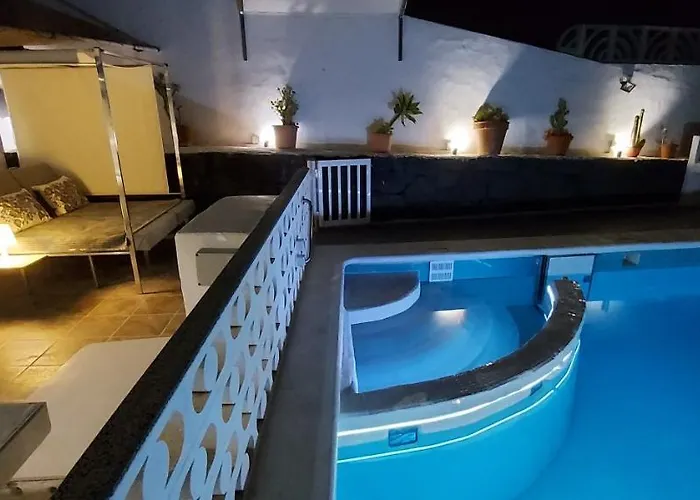 Σπίτι διακοπών Aloelux !! - Private With Pool , Jacuzzi, Cinema, Massage ,wonderful View, Art Desing