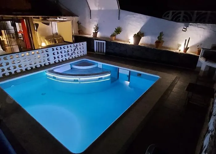 Aloelux !! - Private With Pool , Jacuzzi, Cinema, Massage ,wonderful View, Art Desing