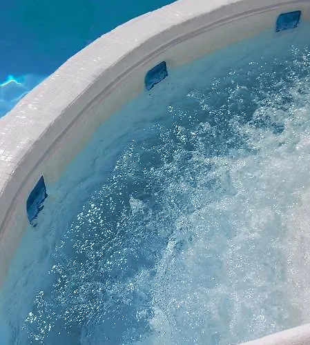 Aloelux !! - Private With Pool , Jacuzzi, Cinema, Massage ,wonderful View, Art Desing *