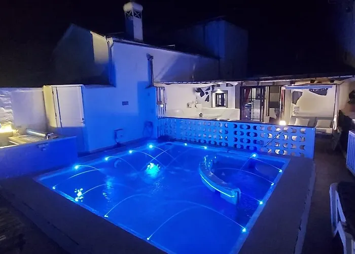 Σπίτι διακοπών Aloelux !! - Private With Pool , Jacuzzi, Cinema, Massage ,wonderful View, Art Desing *