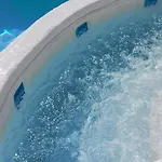 Aloelux !! - Private With Pool , Jacuzzi, Cinema, Massage ,wonderful View, Art Desing *