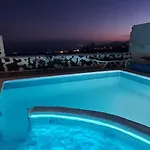 Aloelux !! - Private With Pool , Jacuzzi, Cinema, Massage ,wonderful View, Art Desing *