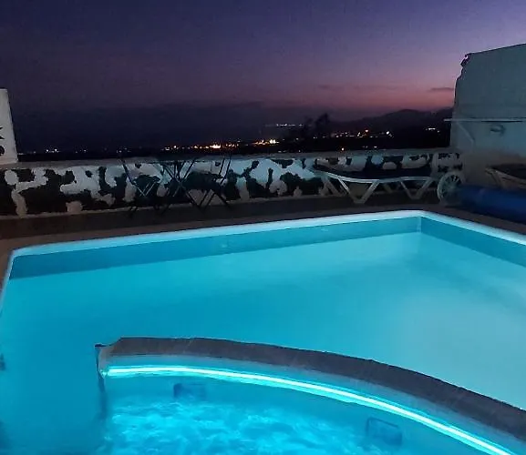 Aloelux !! - Private With Pool , Jacuzzi, Cinema, Massage ,wonderful View, Art Desing *